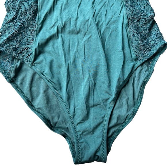 Emerald Green Swimsuit - Picture 4 of 11